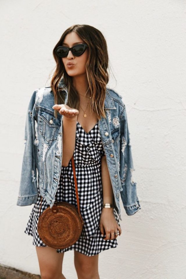 How To Wear An Oversized Jean Jacket In Summer