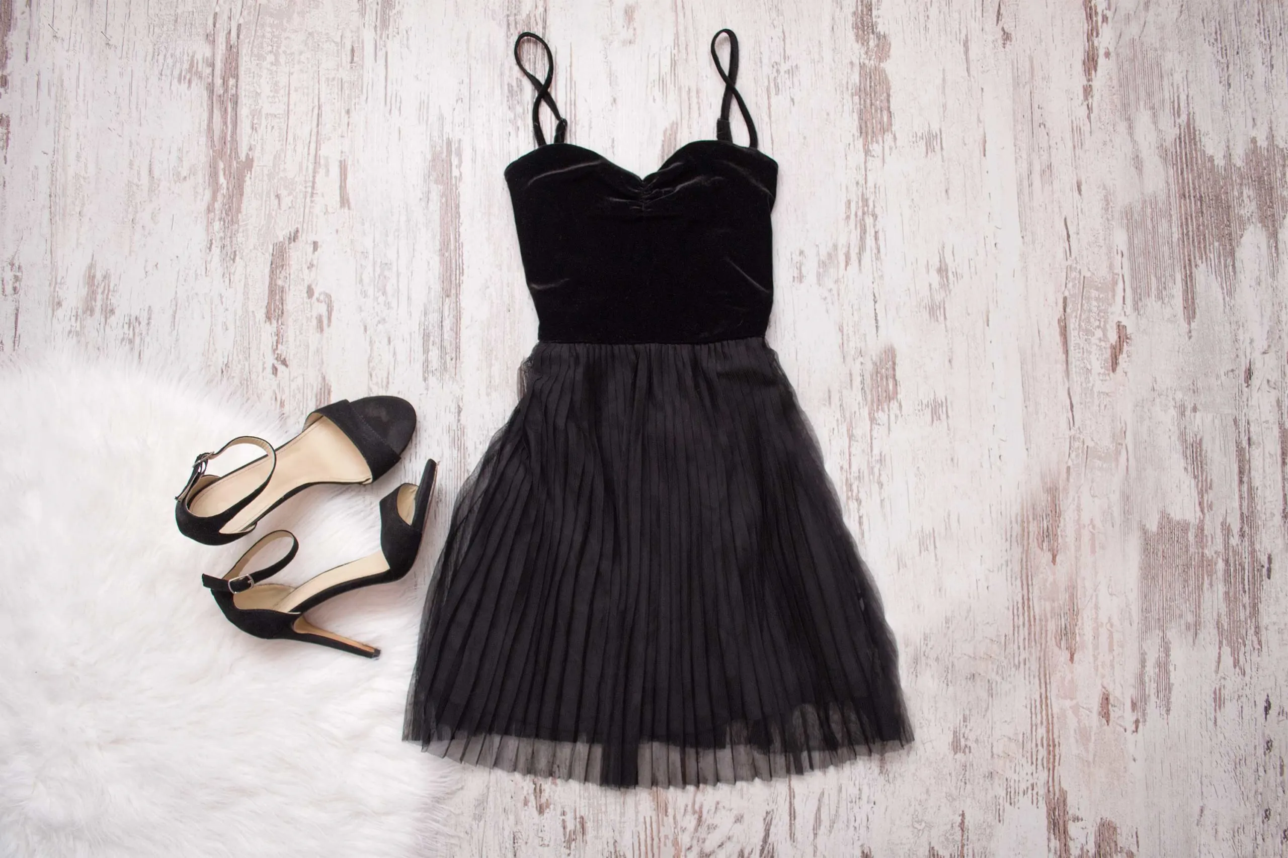 what accessories go with a black dress