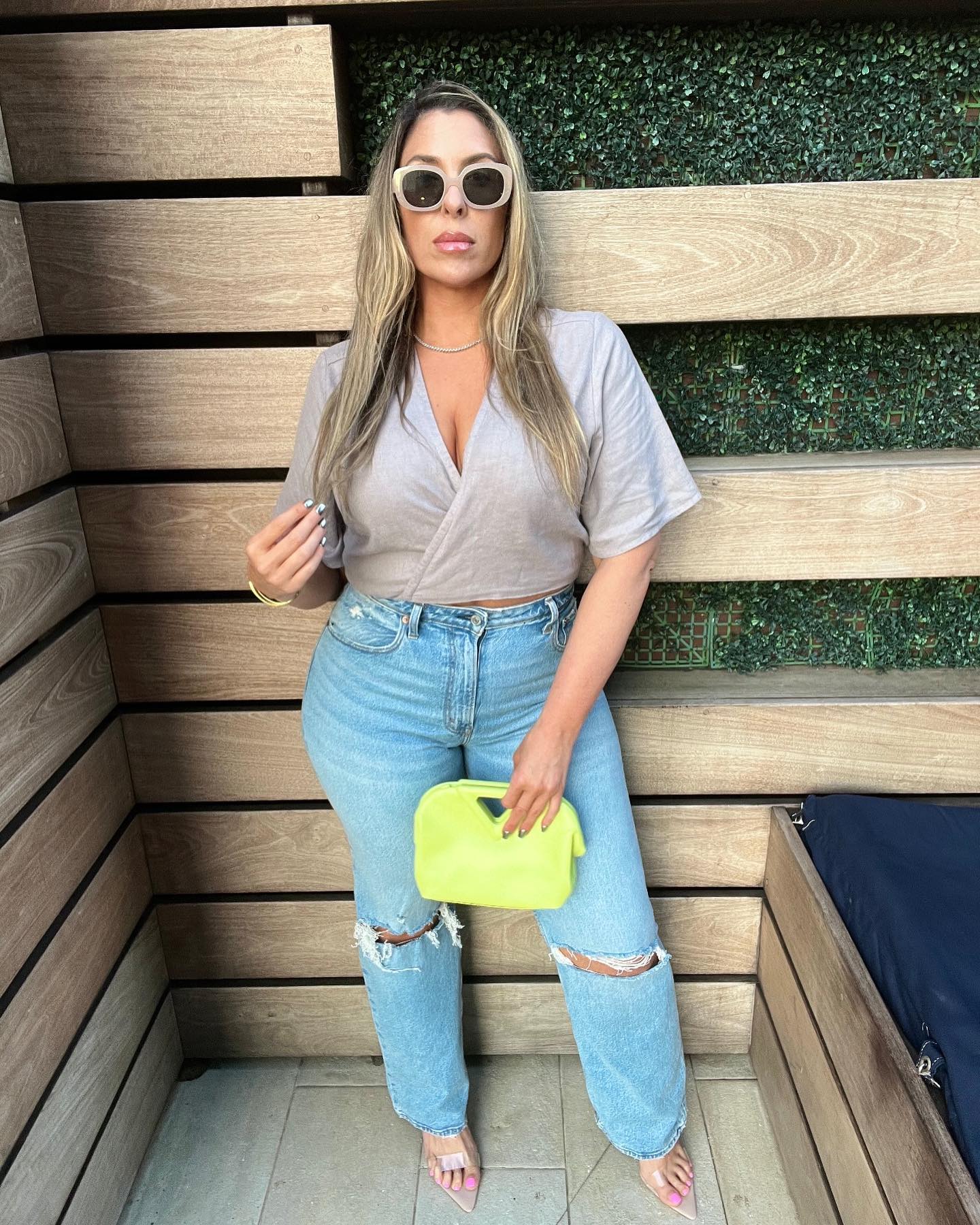 Hourglass Outfits With a Tummy