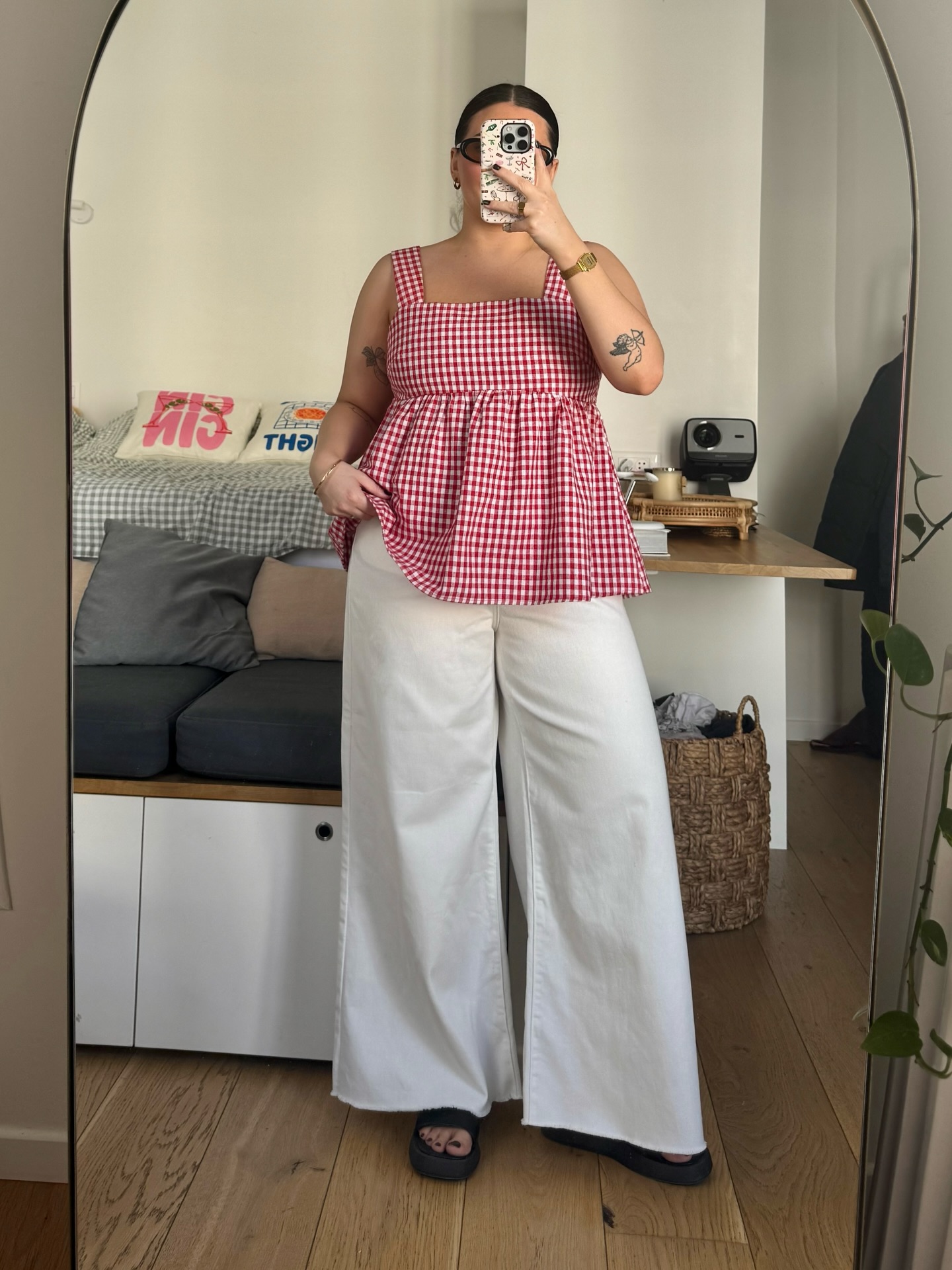hourglass figure with a tummy