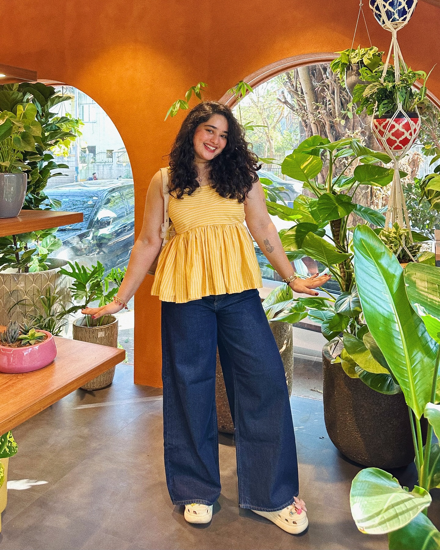 how to dress an hourglass with a tummy'