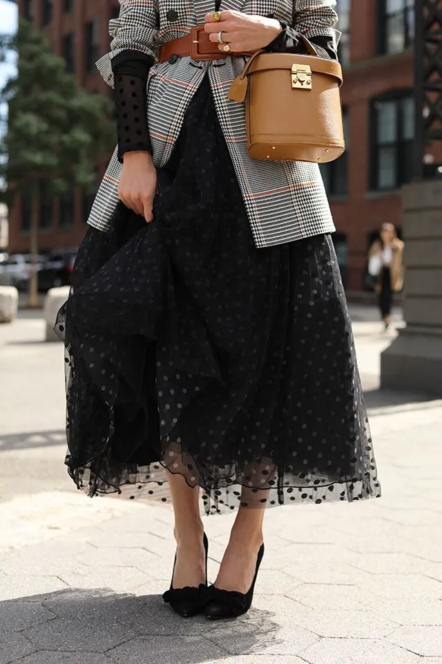 How to wear a tulle skirt without looking fat