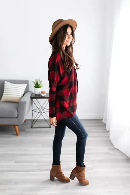 How to Wear Black Leggings With Brown Boots