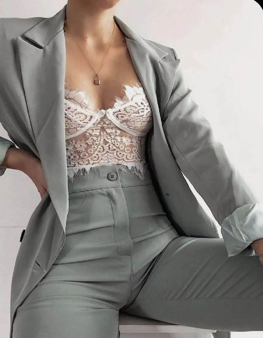 how to wear a blazer for an interview
