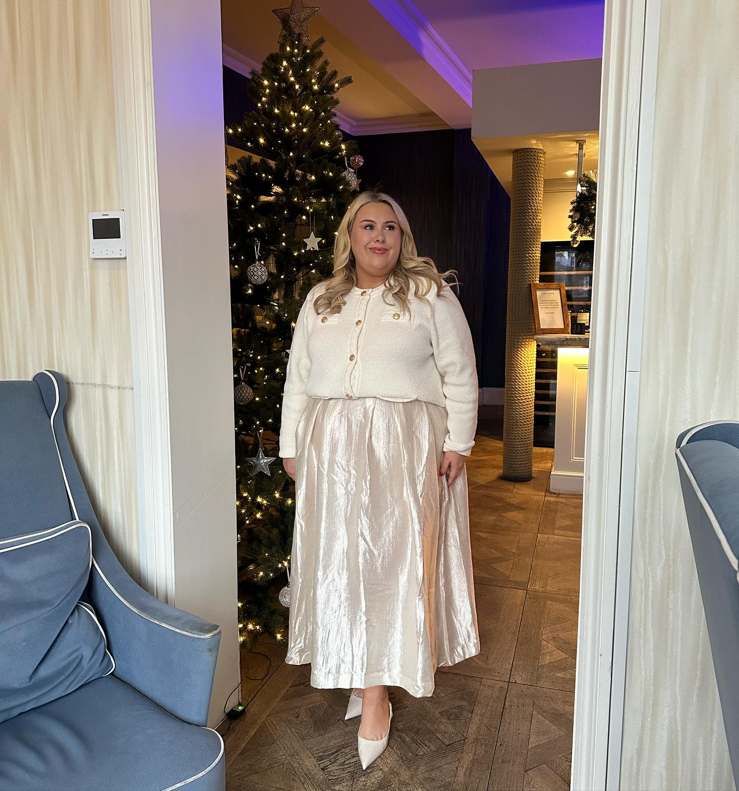Plus size holiday outfit with cream cardigan and champagne metallic midi skirt