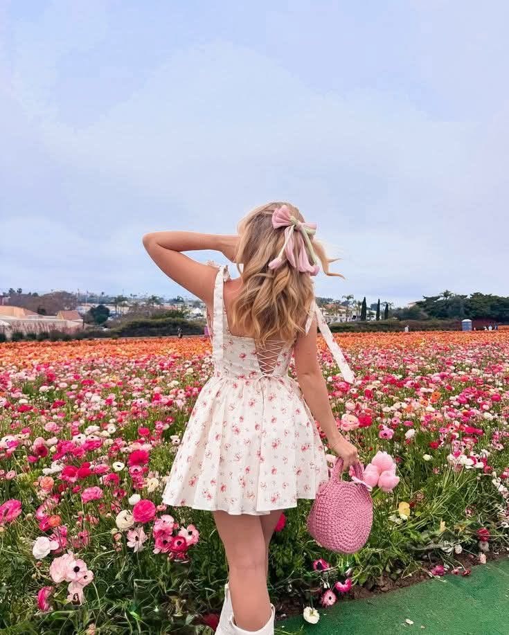 tulip picking outfit